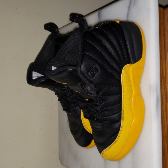 Air Jordan Retro 12 - Picture 3 of 7